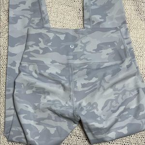 Lululemon Wunder Under High-Rise Tight 28” *Luxtreme size 6 grey camo